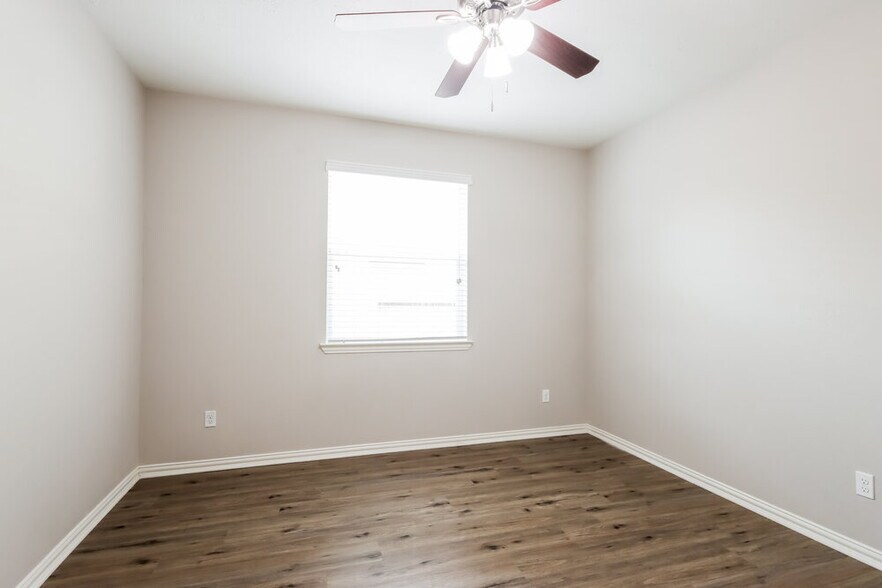 Building Photo - 24010 Clipper Hill Ln