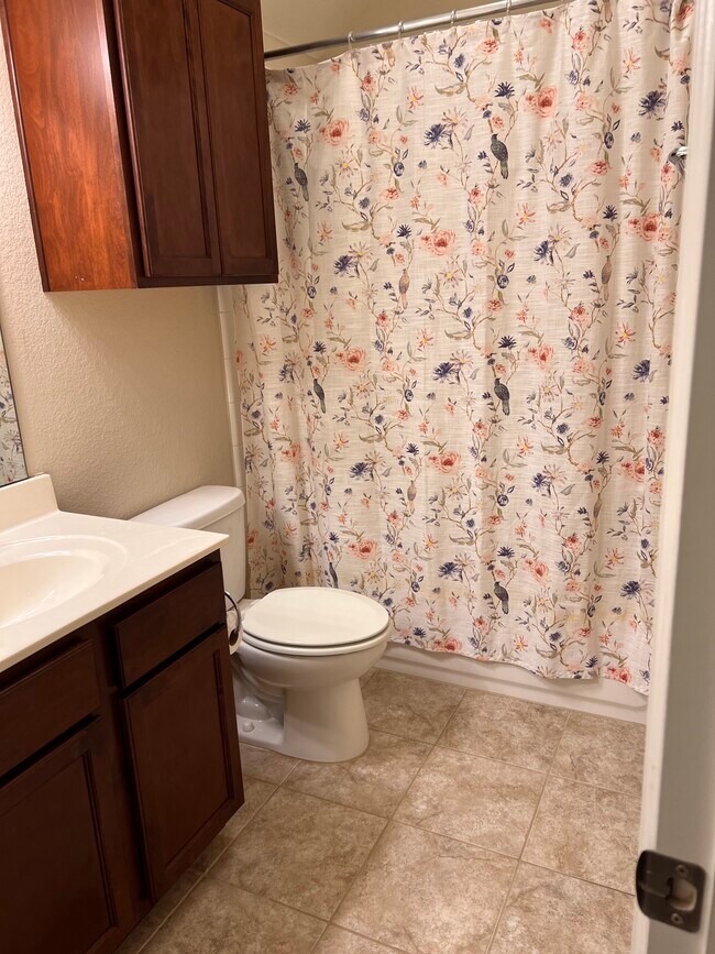 Bath 2 - 13204 Hymeadow Cir