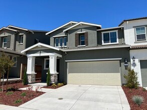 Building Photo - Newer Construction Home located in desirab...