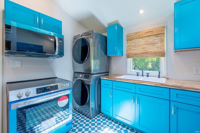 Building Photo - 2605 S Bryan St