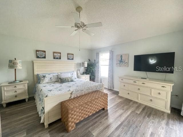 Building Photo - 2427 Chestnut Terrace