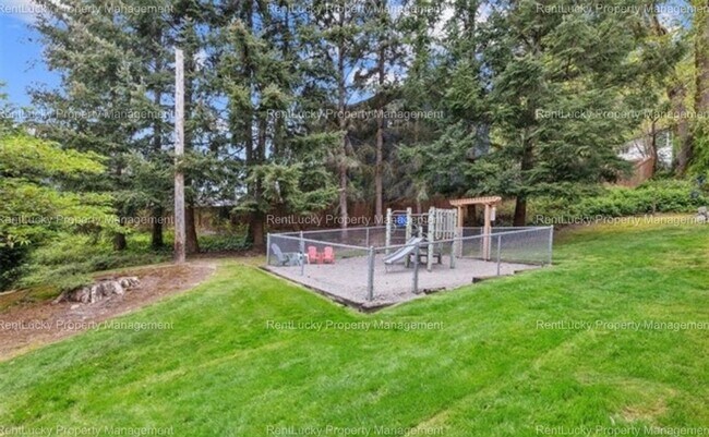 Building Photo - Spacious Cambria Hills Condo – Vaulted Cei...