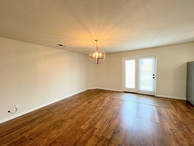 Building Photo - 3177 Lakeland Dr SW