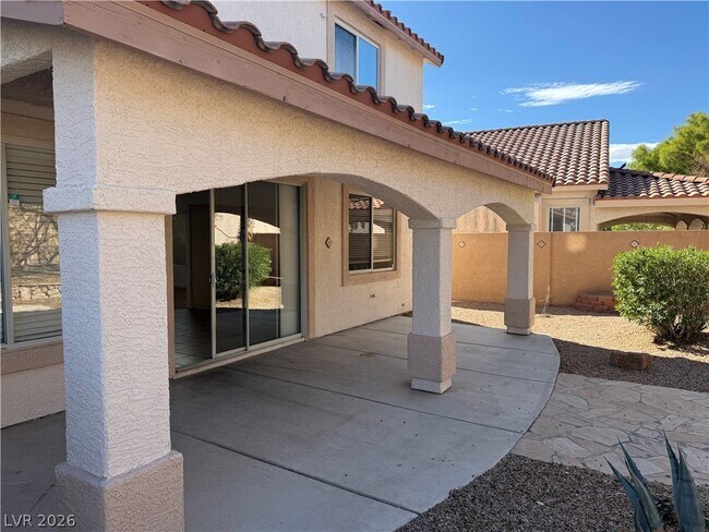 Building Photo - 705 Lexington Cross Dr