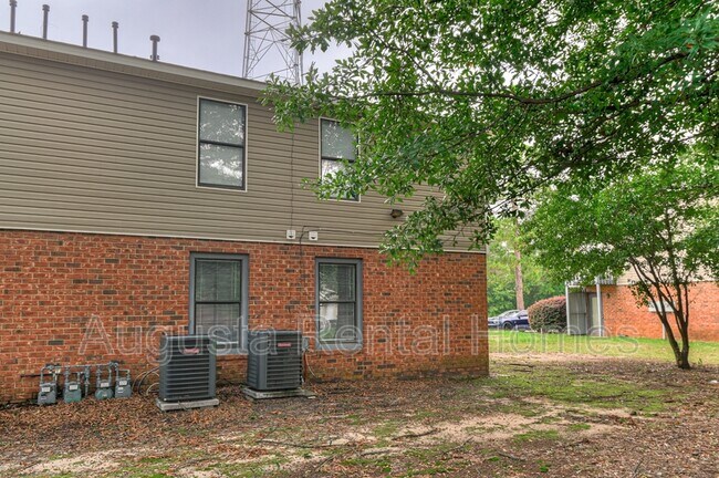 Building Photo - 152 Conifer Dr