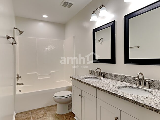 Building Photo - 422 Lions Den Dr