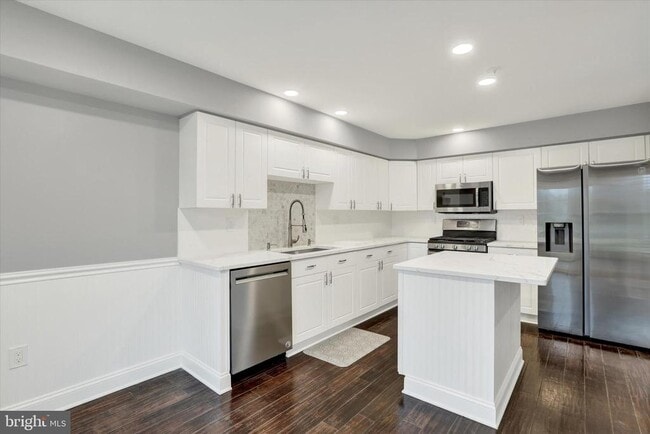 Building Photo - 102 Julian Dr E