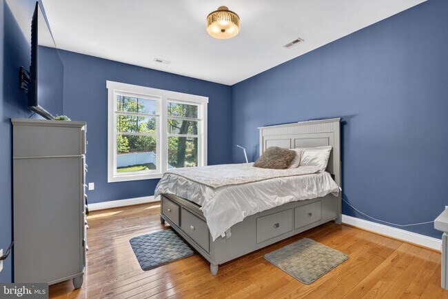 Building Photo - 3925 Ashwood Pl