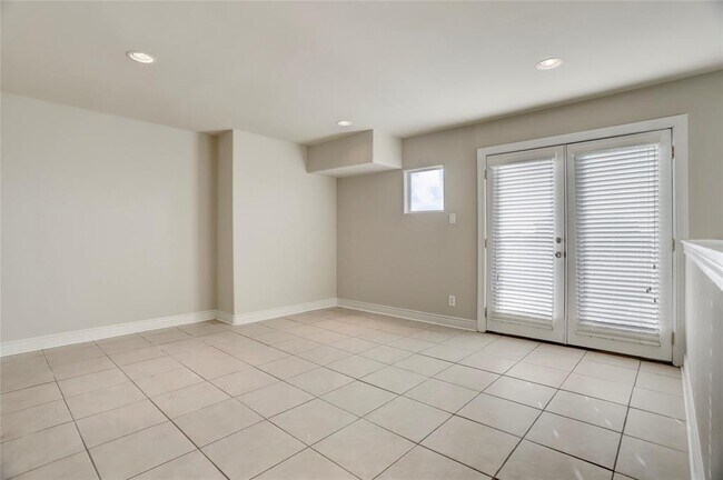 Building Photo - 9133 Creekstone Lake Dr
