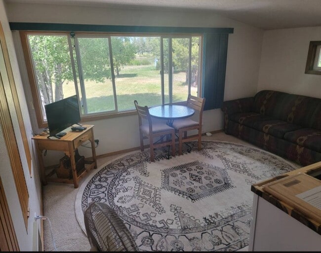 Living / dining - 16693 Sprague Loop