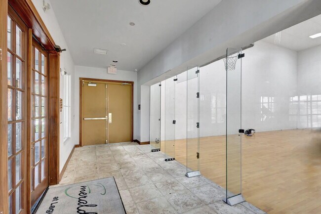 Building Photo - 4211 San Marino Blvd