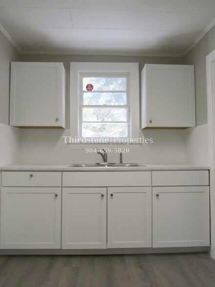 Building Photo - 2913 W 2nd St