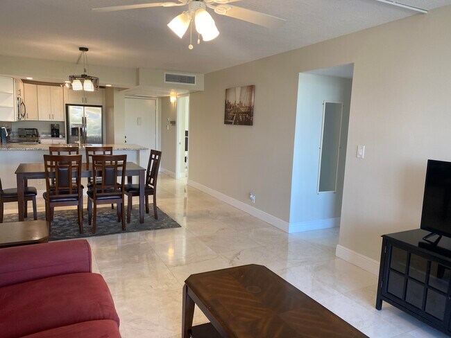 Building Photo - 13 Royal Palm Way
