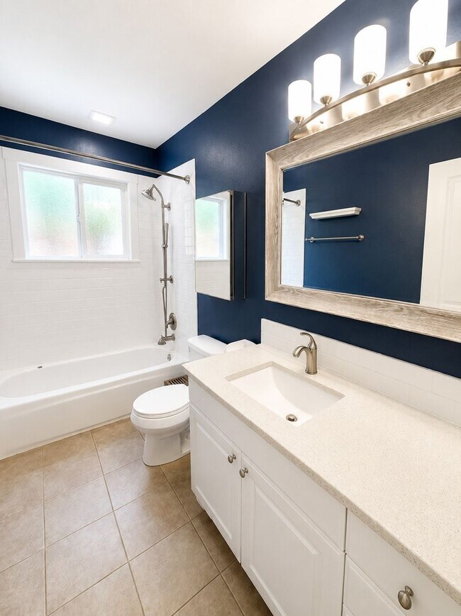 Building Photo - 2bd/1ba Seattle Condo