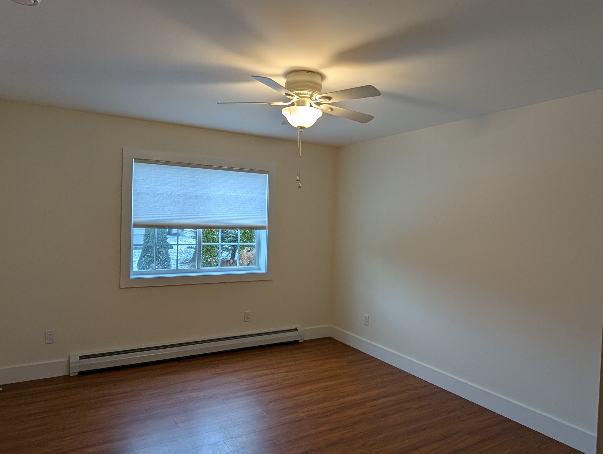 Building Photo - 204 S Maple St