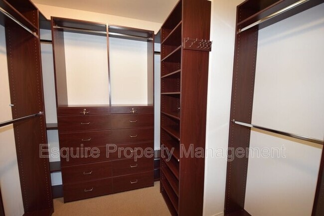 Building Photo - 1674 Bushgrove Ct