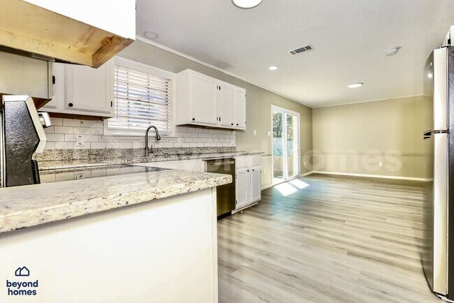 Building Photo - Amazingly Renovated 4-Bed 3-Bath Home - Move-In Ready!