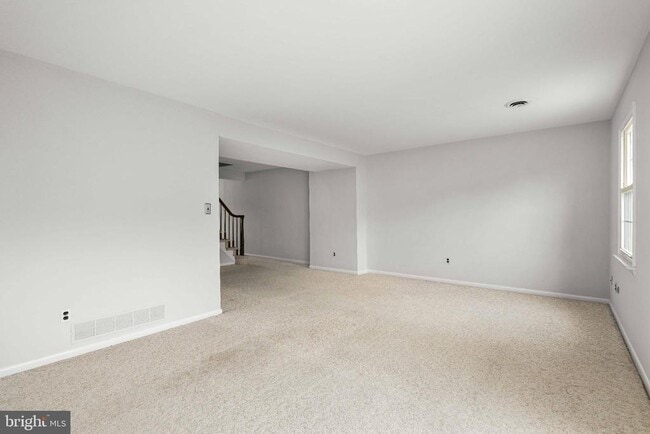 Building Photo - 132 E Green Valley Cir