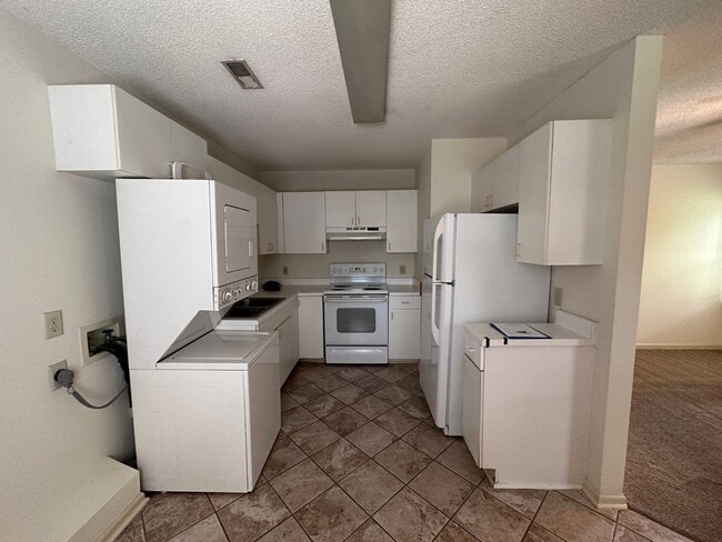 Building Photo - 928 Bonham Ave