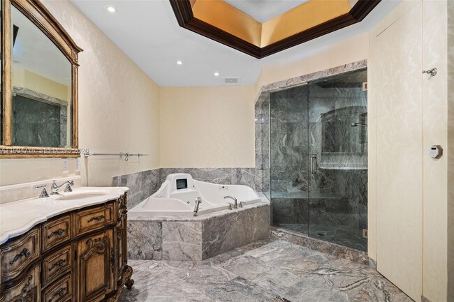 Building Photo - 16047 Collins Ave