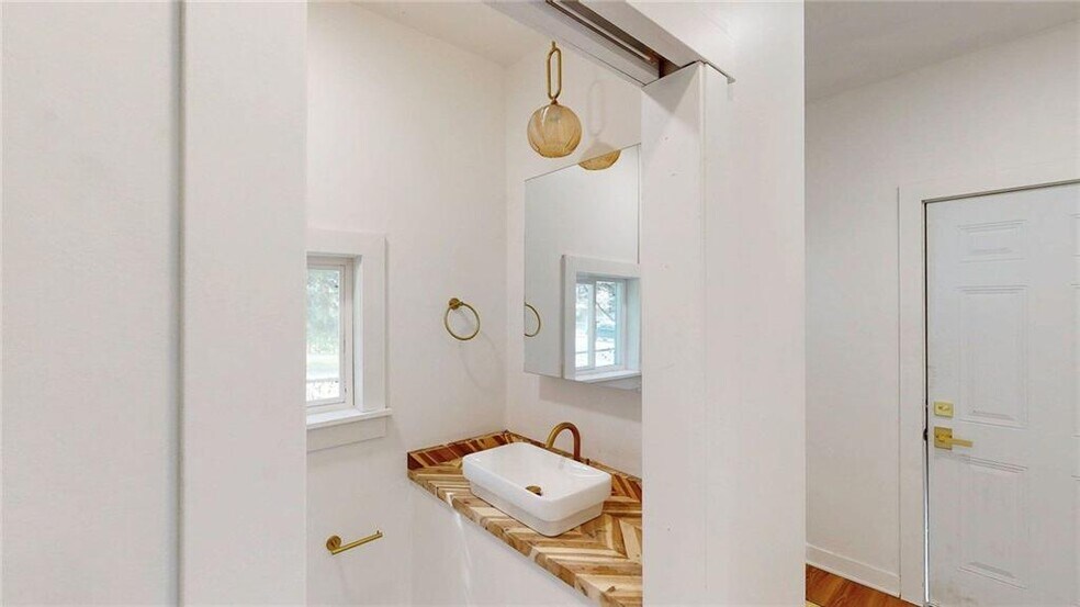 Building Photo - 912 Ohio Ave