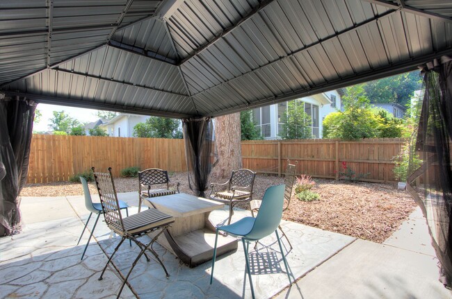 Building Photo - Discover the charm of this FULLY FURNISHED...