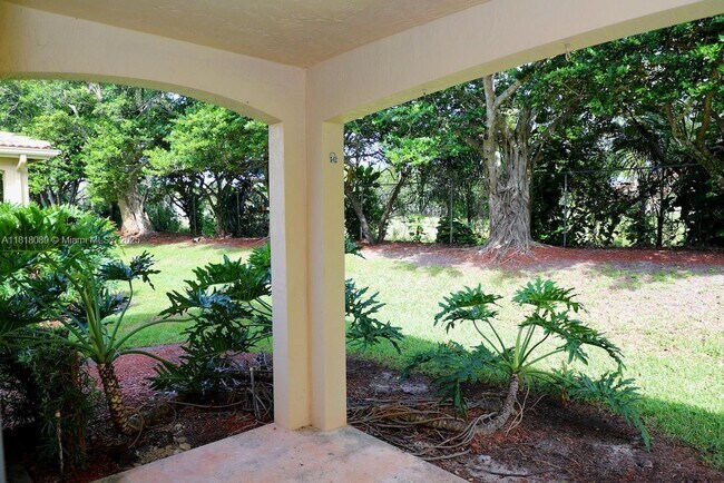 Building Photo - 3899 Tree Top Dr