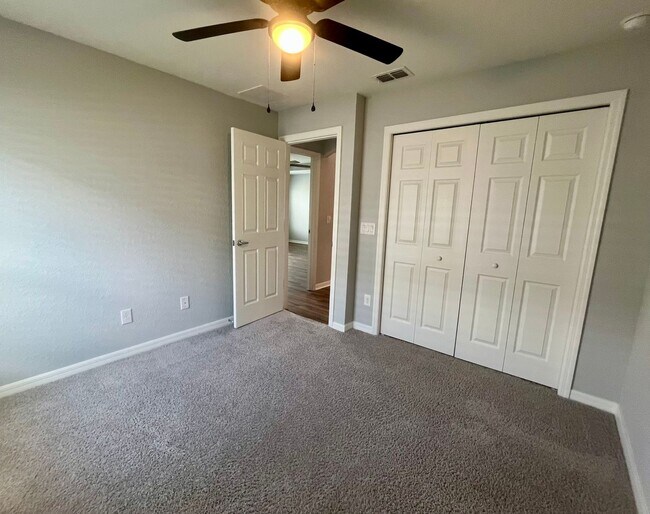 Building Photo - Beautiful 4-Bedroom Home in Saint Cloud – ...