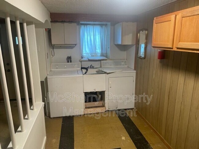 Building Photo - 5911 Bustleton Ave