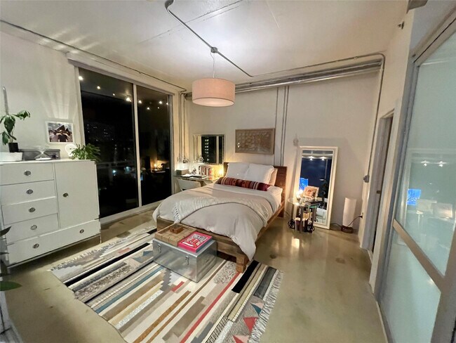 Building Photo - 444 N E St