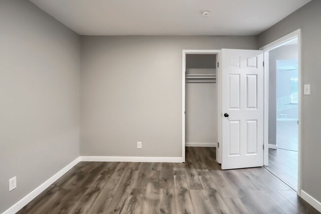 Building Photo - 2 Bedroom duplex in Denver