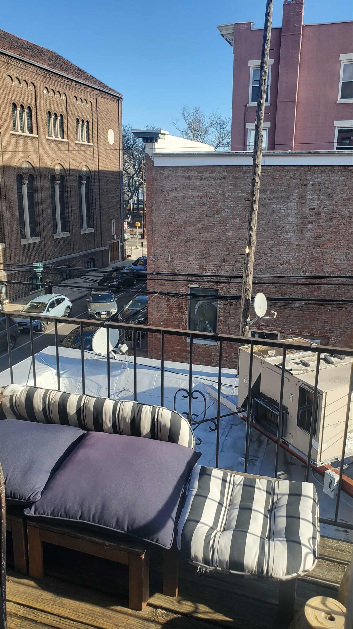 Building Photo - 337 Washington St