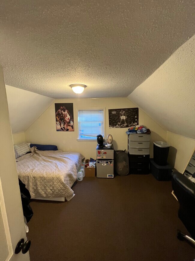 Building Photo - 75 Ridgewood Rd