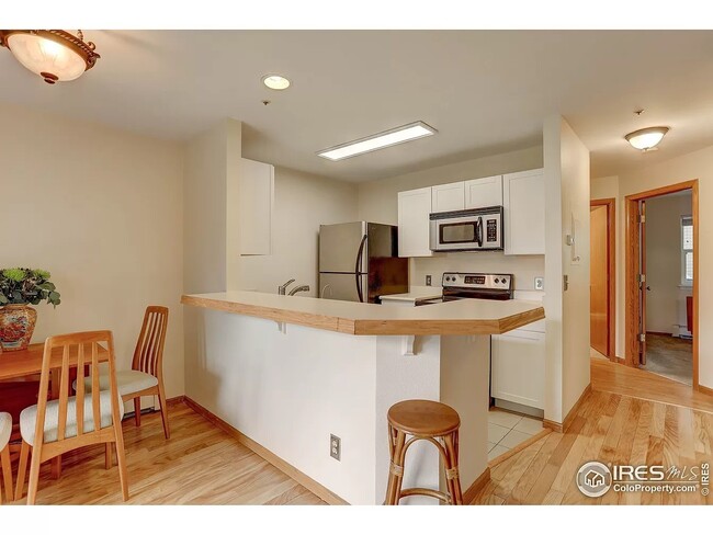 Building Photo - 4990 Meredith Way