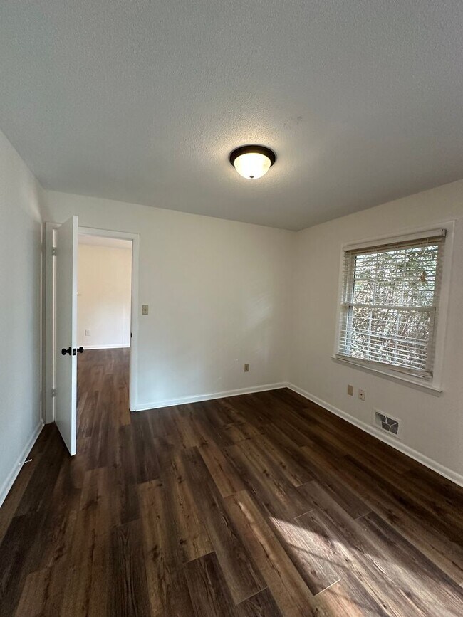 Building Photo - East-side home move-in ready