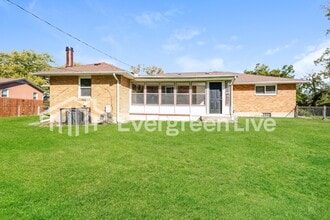 Building Photo - 120 Hilltop Dr