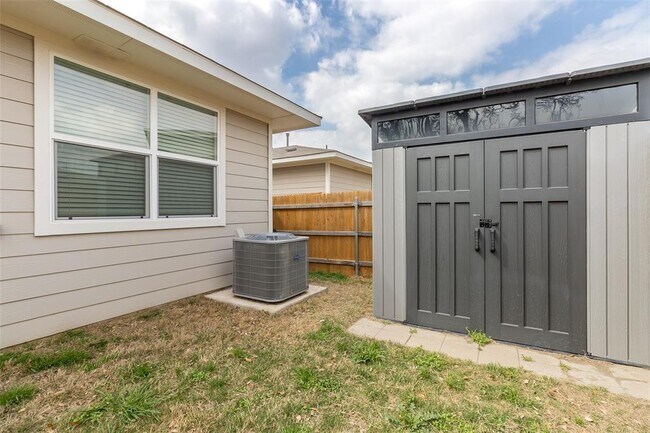 Building Photo - 280 Tequilana Pass