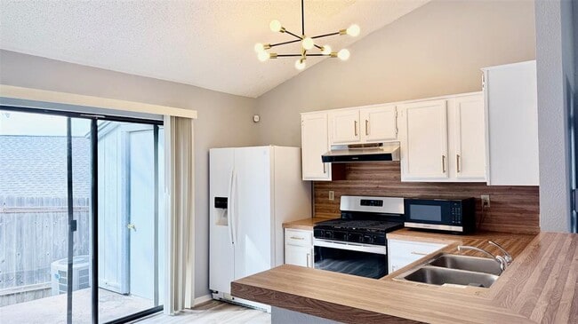 Building Photo - 1411 Gracy Farms Ln