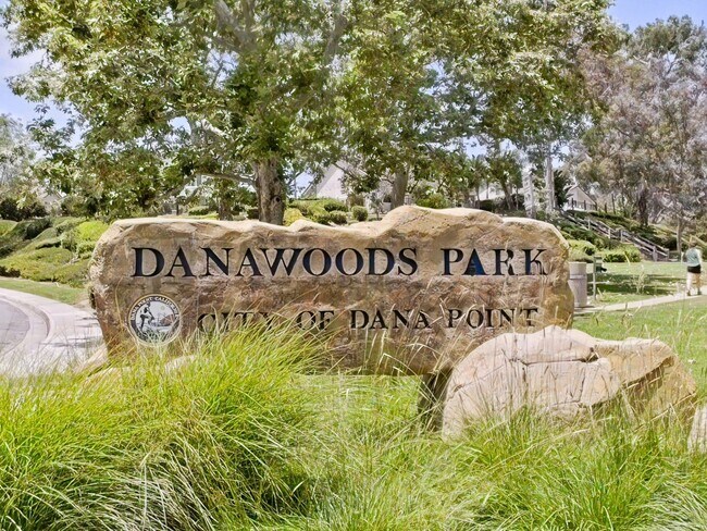 Building Photo - Stunning Remodeled Home in Dana Woods – Co...