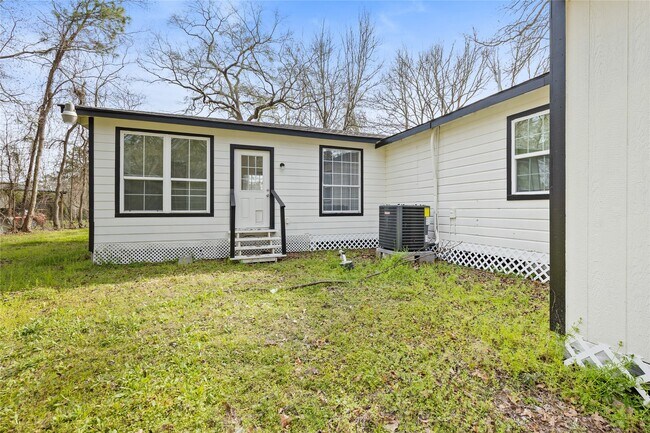 Building Photo - 16643 Lake Cir