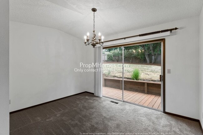 Building Photo - Spacious Elegance: A Four-Bedroom Retreat in the Heart of Palisades!