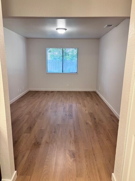Building Photo - 7943 La Riviera Dr