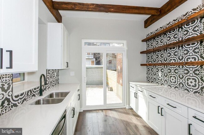Building Photo - Gorgeously renovated classic row home with Off-Street Parking