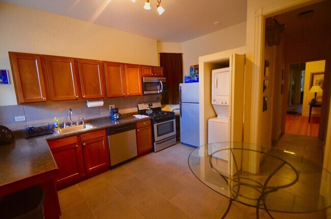 Building Photo - (4) Four Bed DePaul Location ** Video tour...