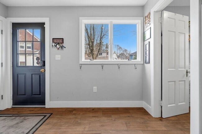 Building Photo - 859 Fellsway W