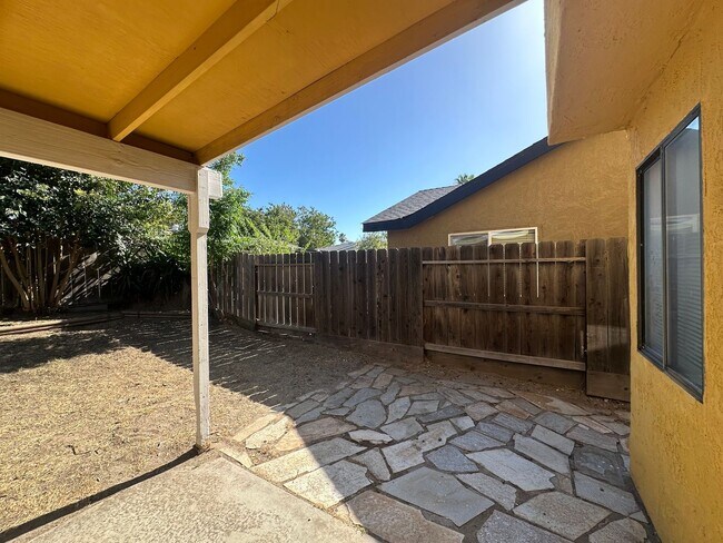 Building Photo - 2036 Sheldon Dr