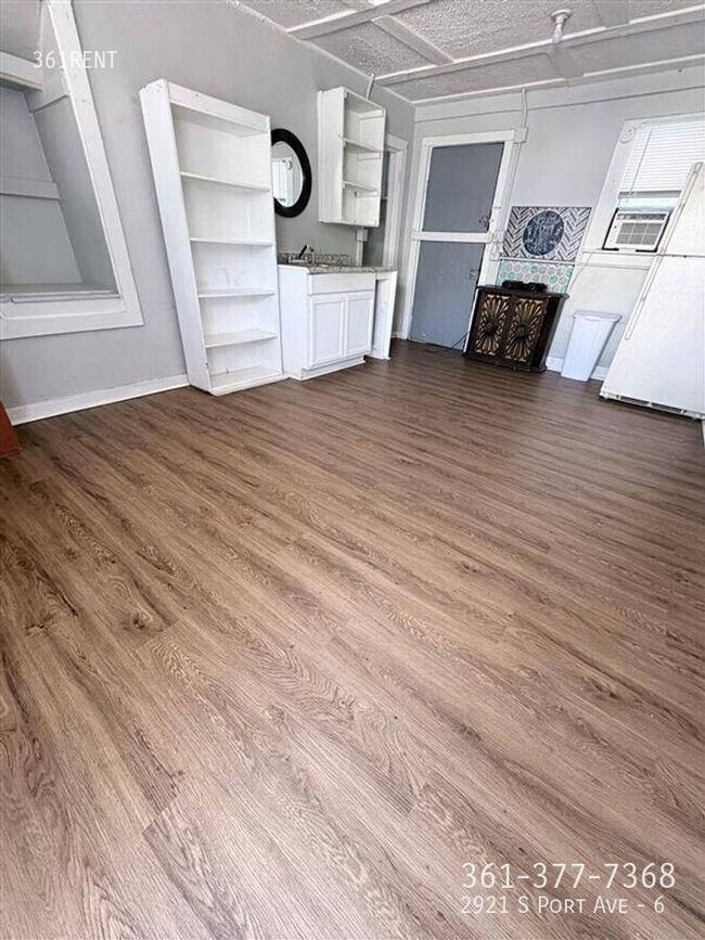 Building Photo - 2921 S Port Ave