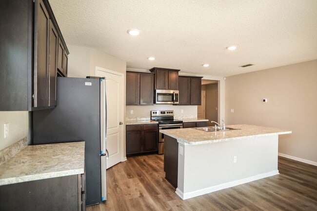 Building Photo - 2303 Pebble Point Dr