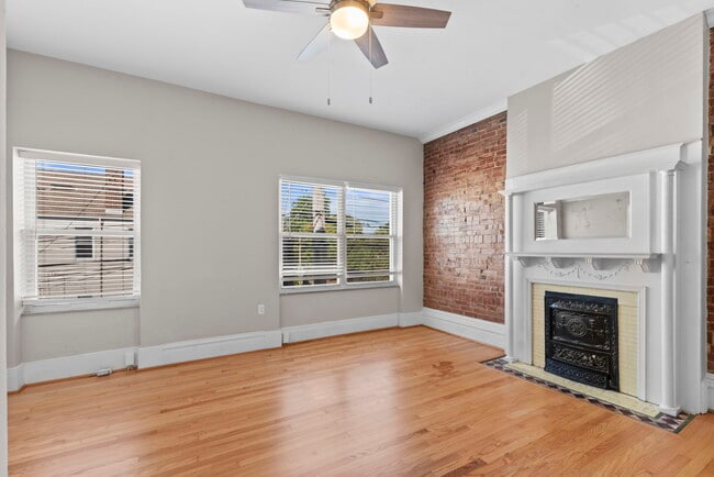 Building Photo - 2700 Macklind Ave