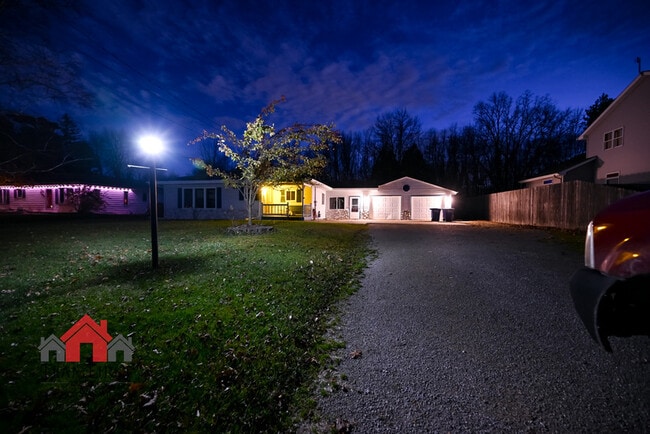 Building Photo - 1119 Riverside Dr